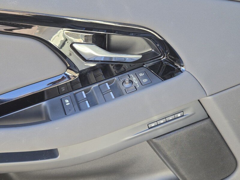 2024 Land Rover Range Rover Evoque Dynamic SE - Photo 17