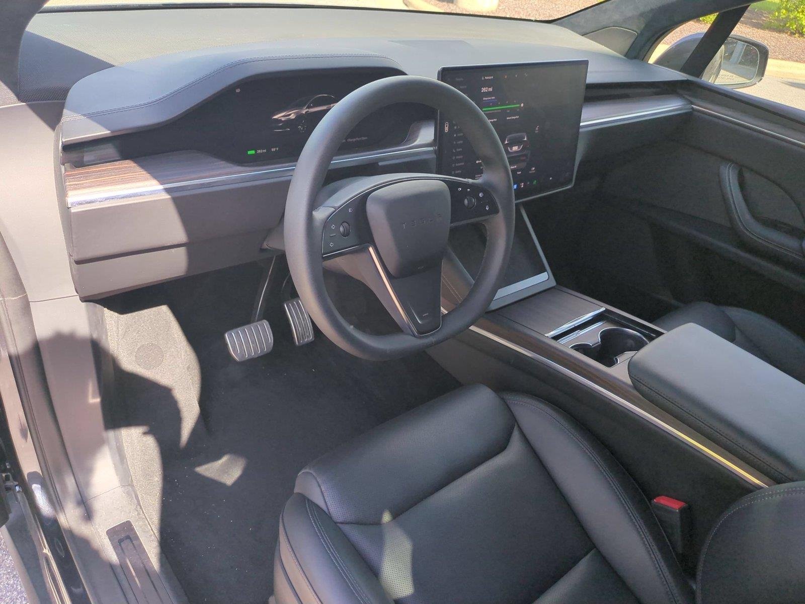 Used 2024  Tesla  image 18