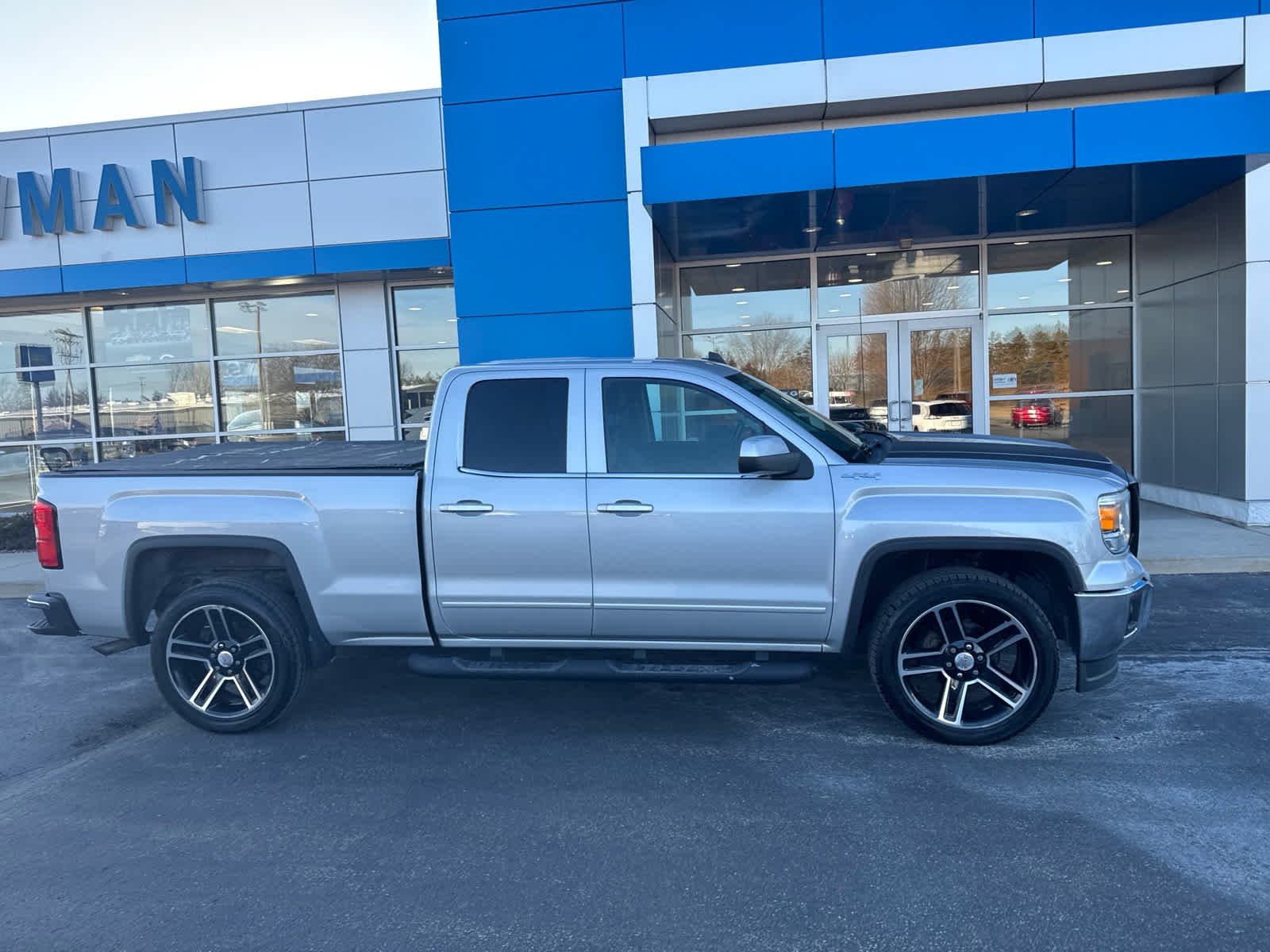 Used 2015 GMC Sierra 1500 SLE with VIN 1GTV2UECXFZ293467 for sale in Cedarburg, WI