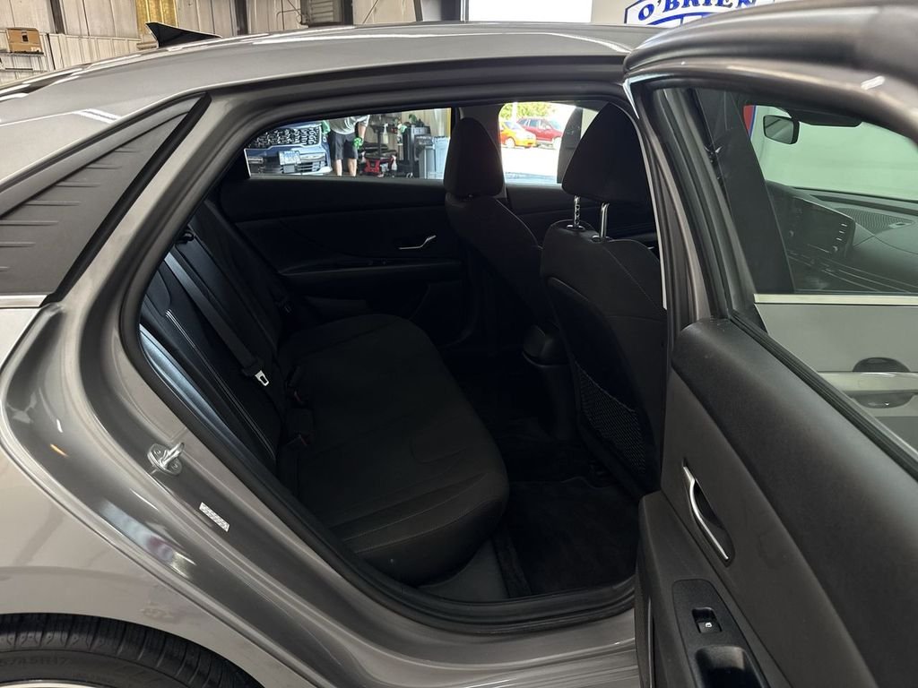 Used 2021 Fluid Metal Hyundai SEL image 17