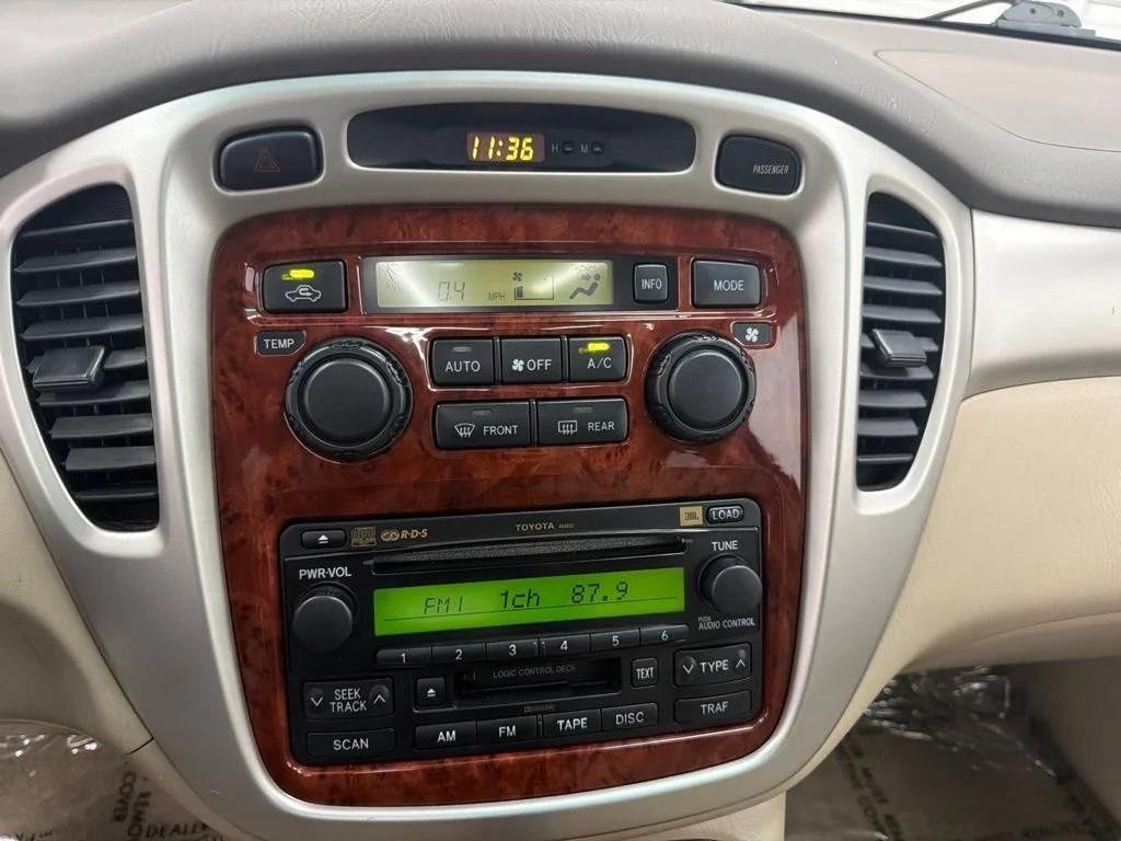 Used 2006 Gold Toyota Limited image 15