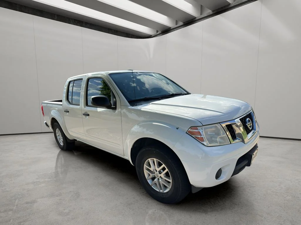 Used 2016 Glacier White Nissan SV image 6