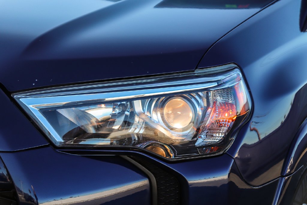 Used 2019 Nautical Blue Metallic Toyota SR5 Premium image 5