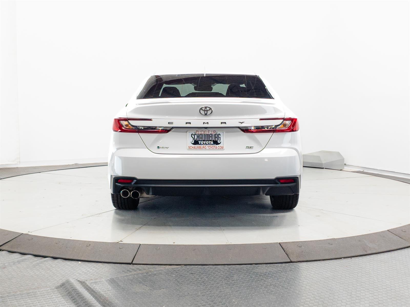 2025 Toyota Camry SE - Photo 9