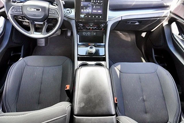 Used 2023 Silver Jeep Laredo image 20