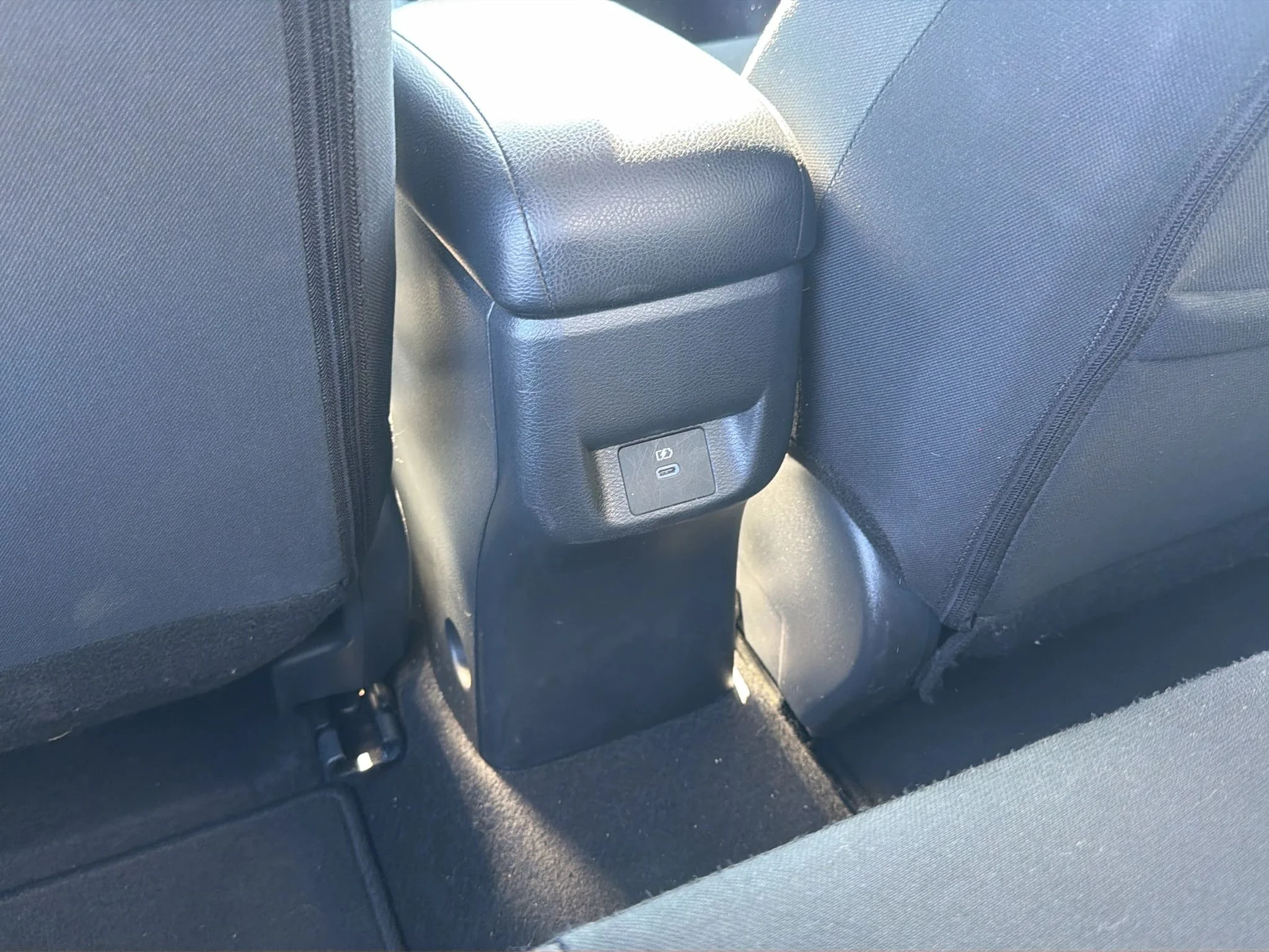 2025 Nissan Versa Sedan SV - Photo 29