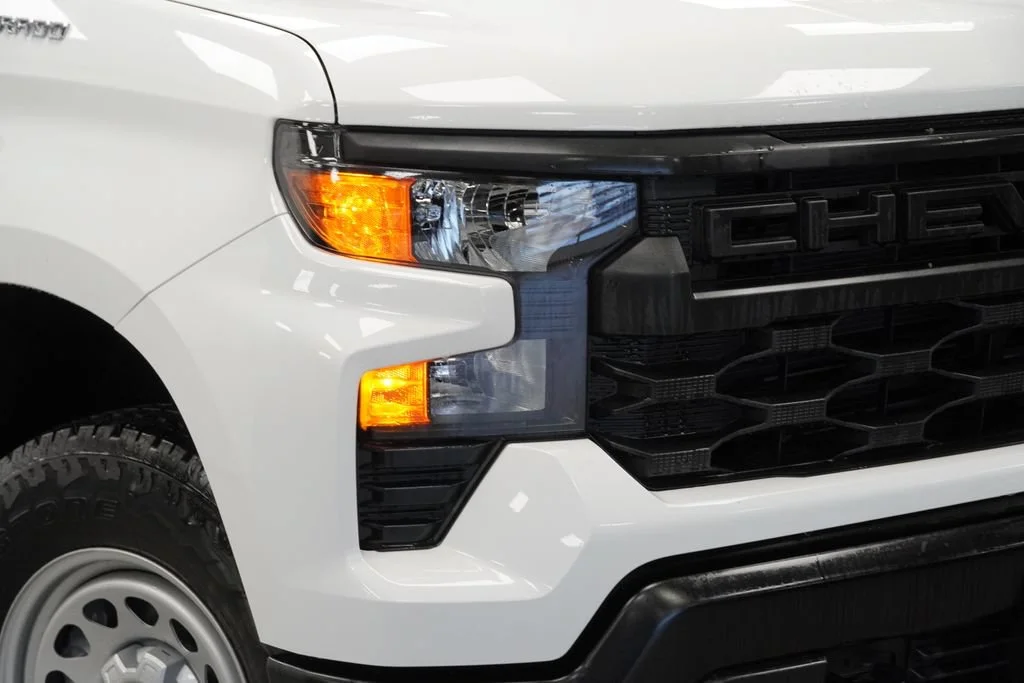 New 2026 Summit White Chevrolet WT image 26