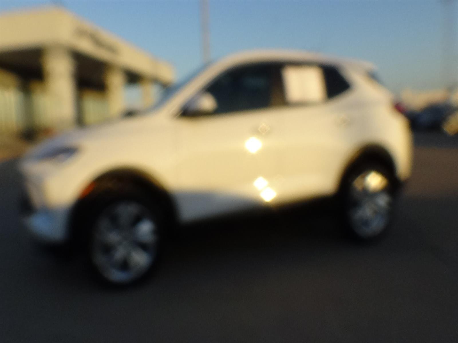 Used 2025 Summit White (gaz) Buick Preferred image 2