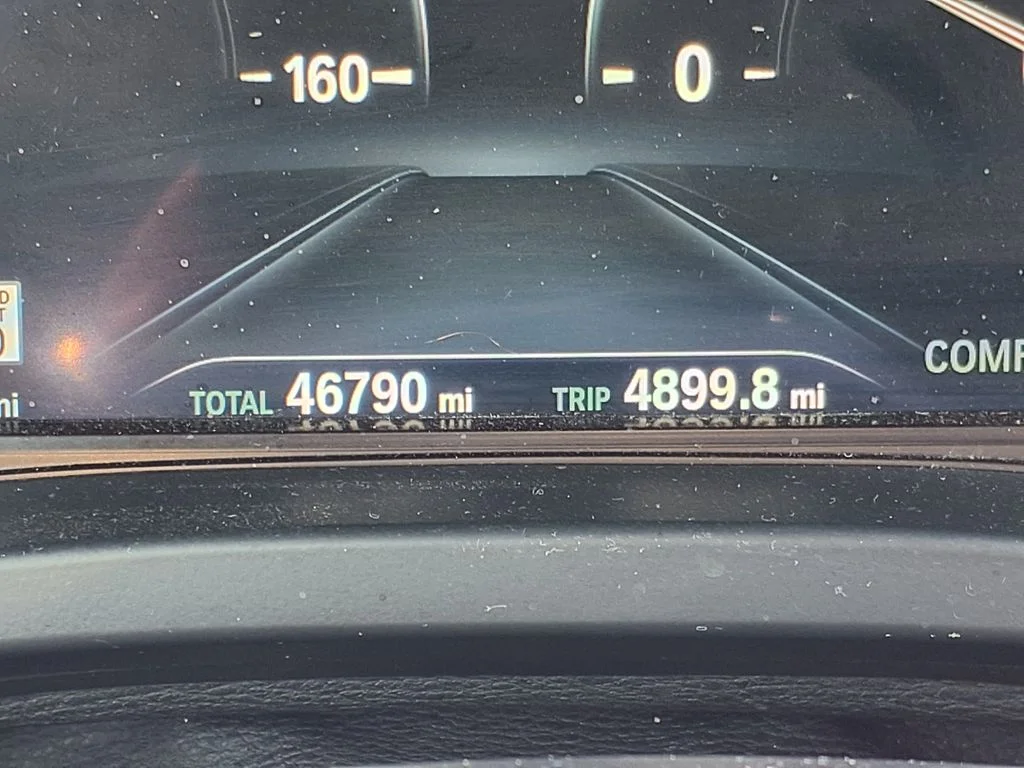 Used 2019 White BMW sDrive30i image 36