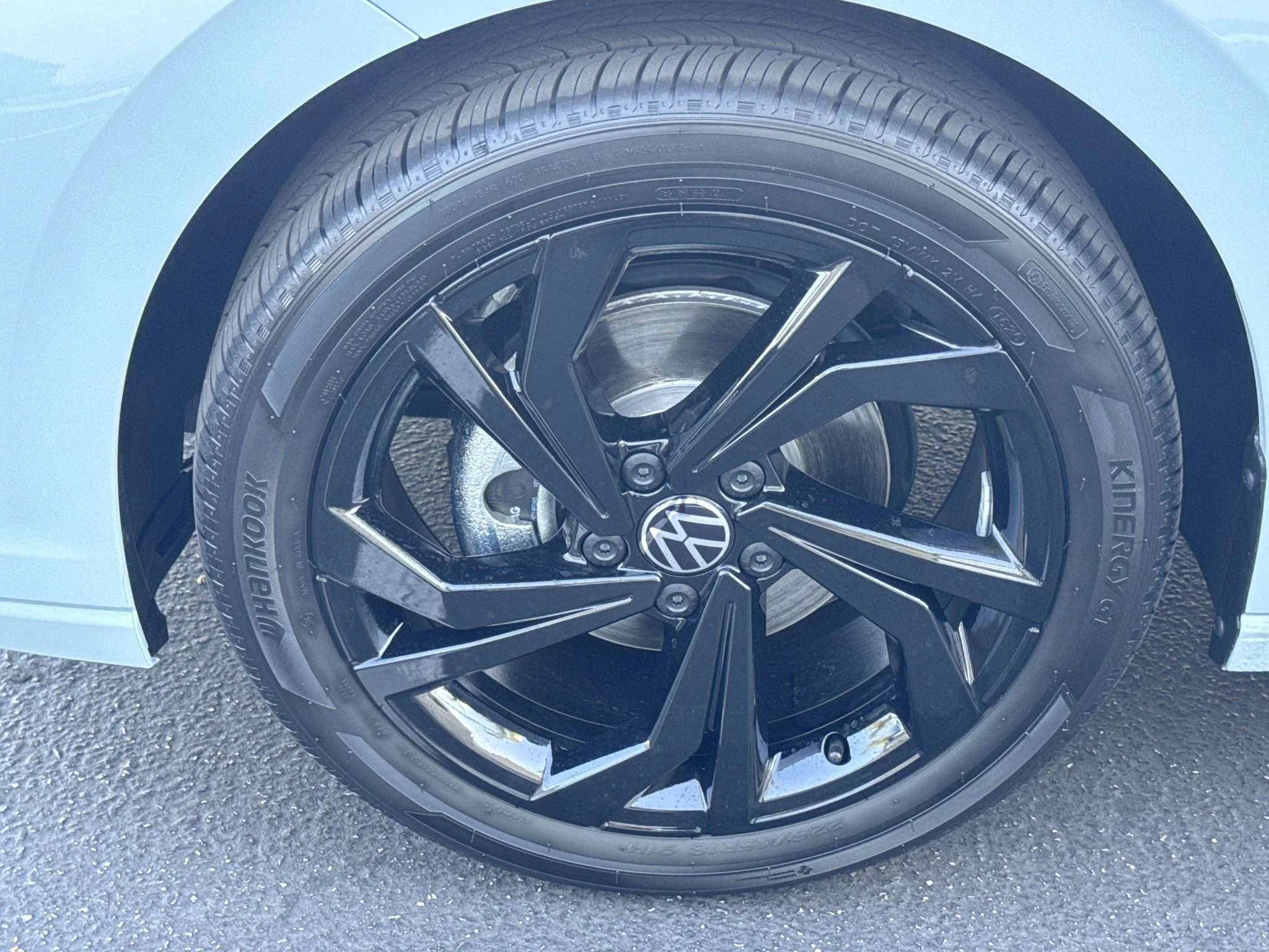 New 2027 Monument Gray Volkswagen SE image 11