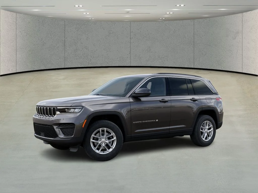 New 2026 Baltic Gray Metallic Clear-Coat Exterior Paint Jeep Laredo image 2