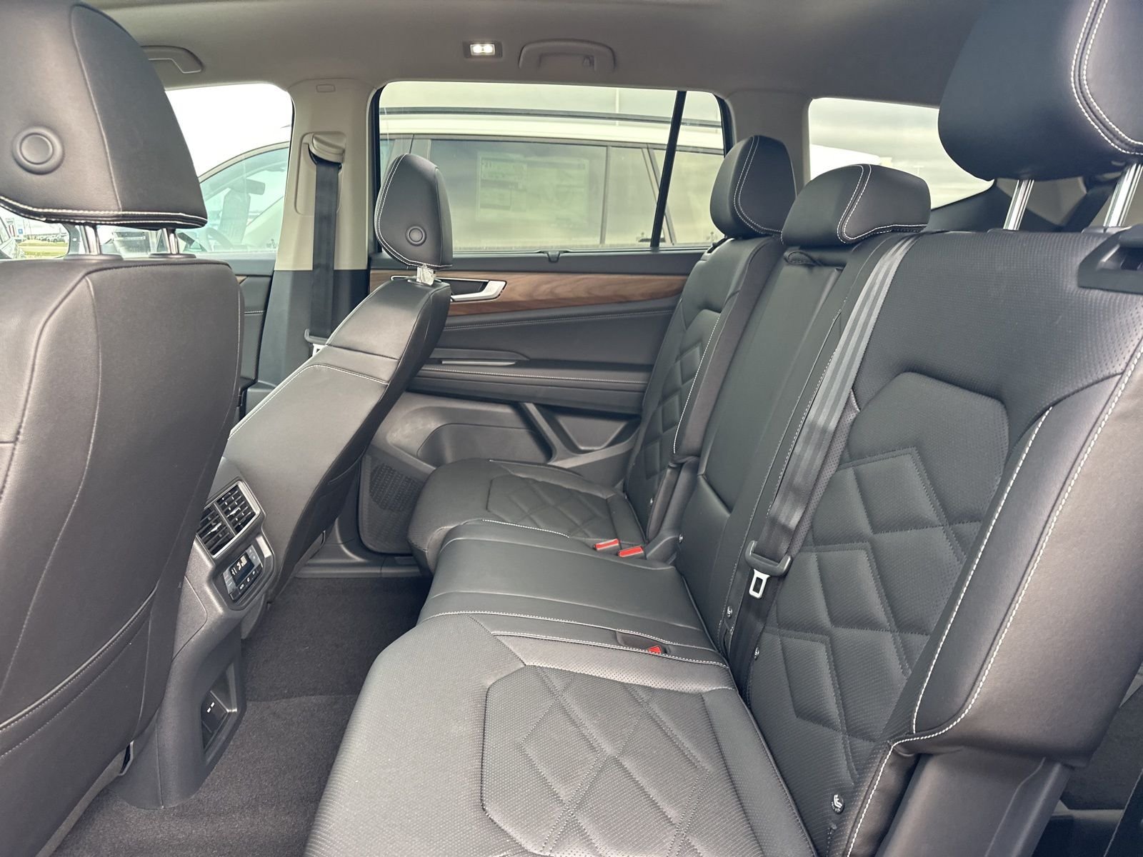 2026 Volkswagen Atlas SE w/Tech - Photo 32