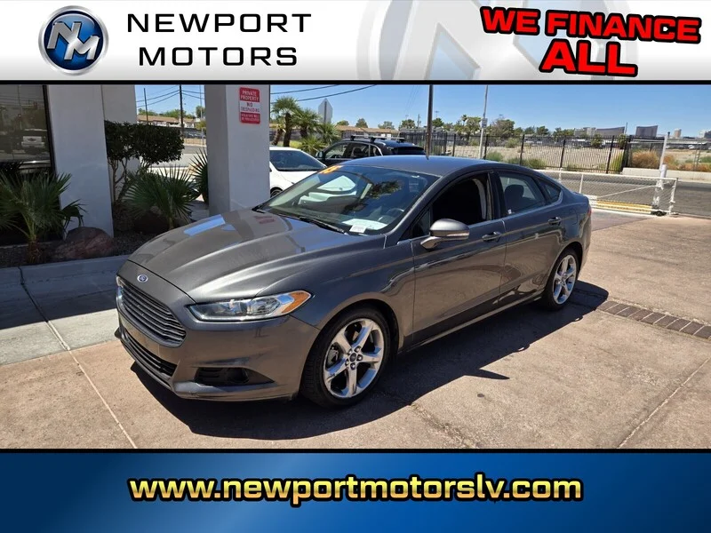 Used 2015 Gray Ford SE image 1