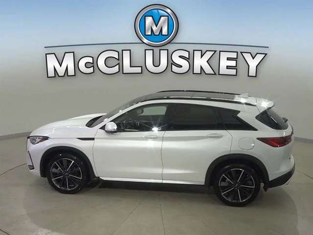 Used 2023 White INFINITI SPORT image 10