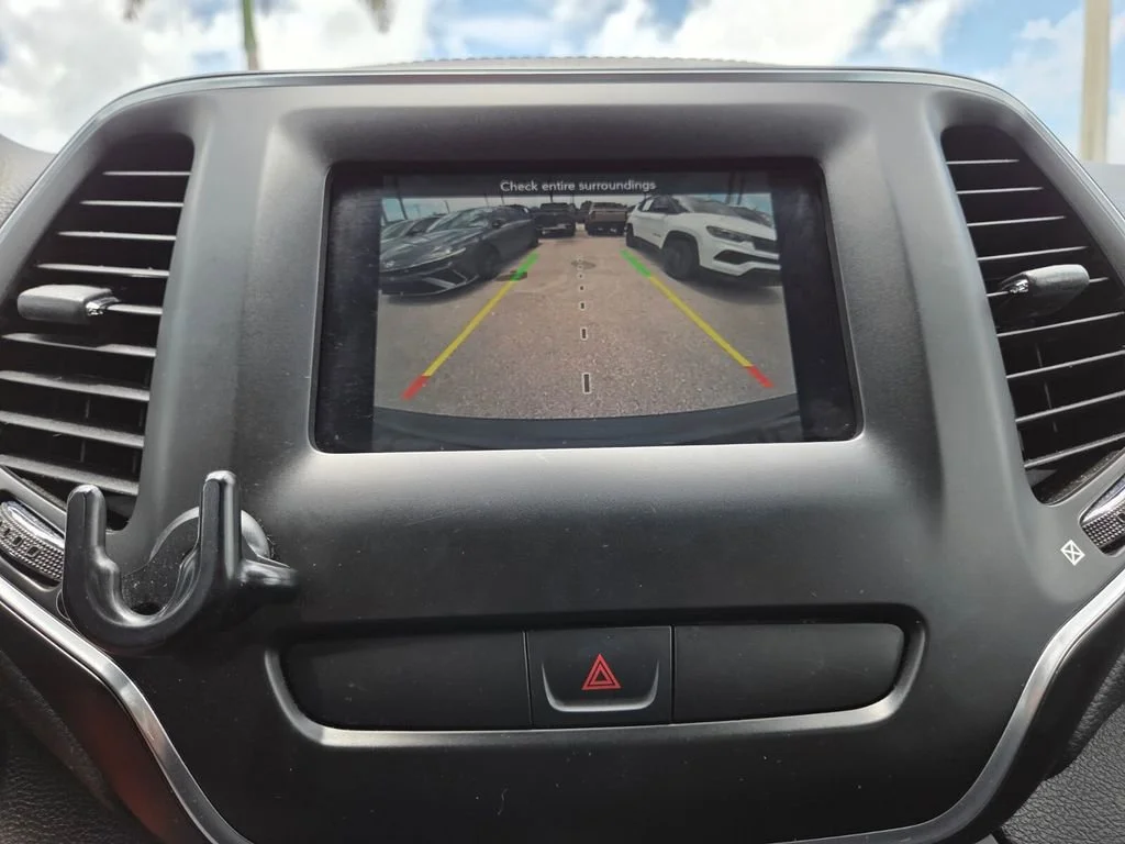 Certified Used 2019 Diamond Black Crystal Pearlcoat Jeep Latitude image 35