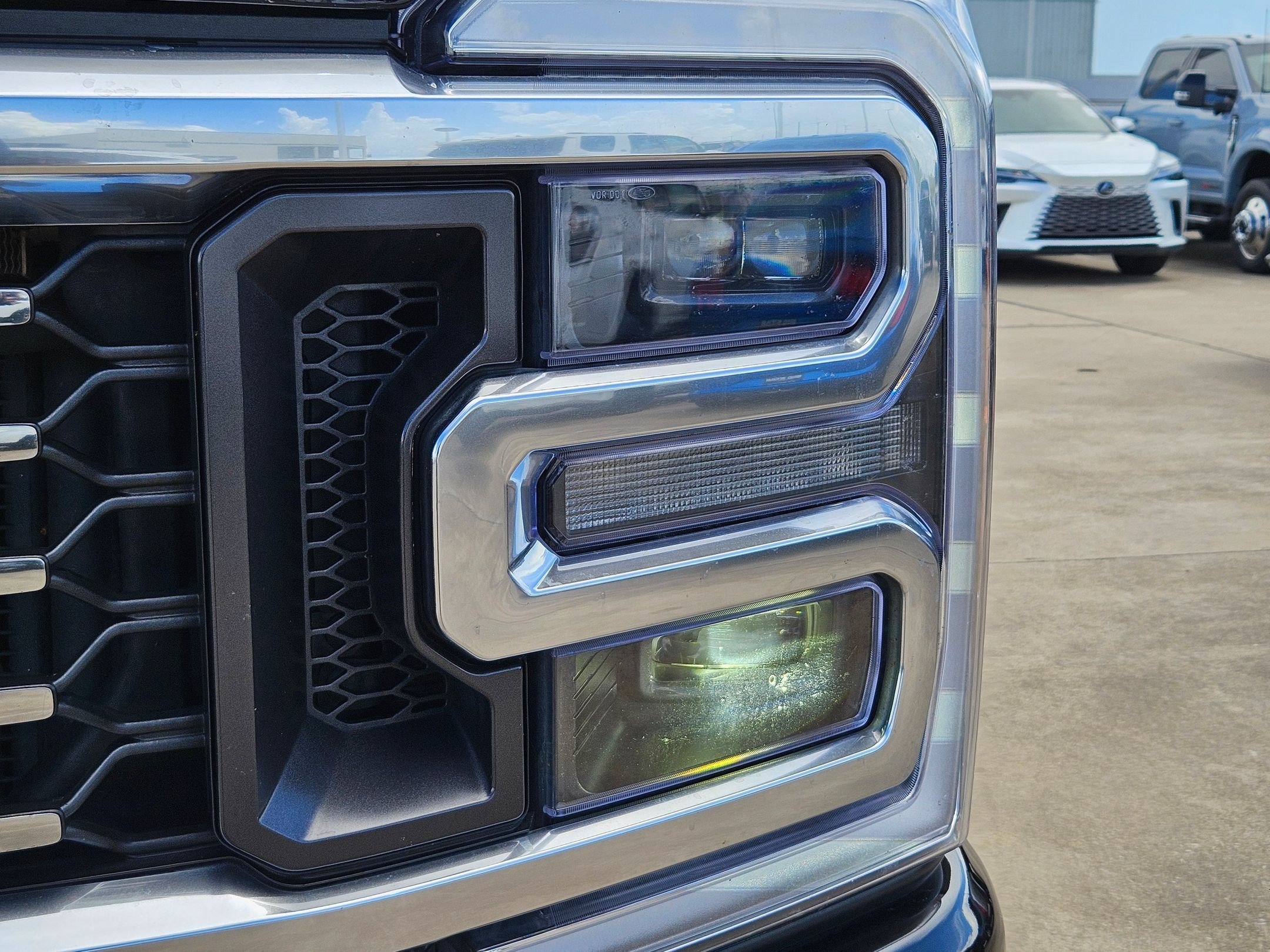 Used 2025 Agate Black Metallic Ford Platinum image 9