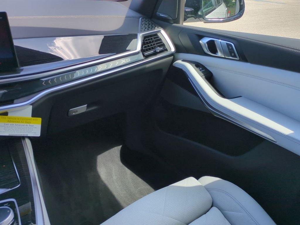 New 2026 White Metallic BMW xDrive50e image 17
