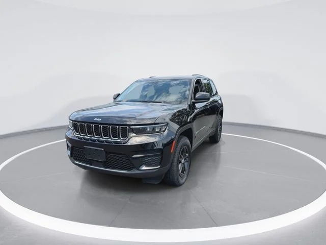 Used 2023 Black Jeep Laredo image 4