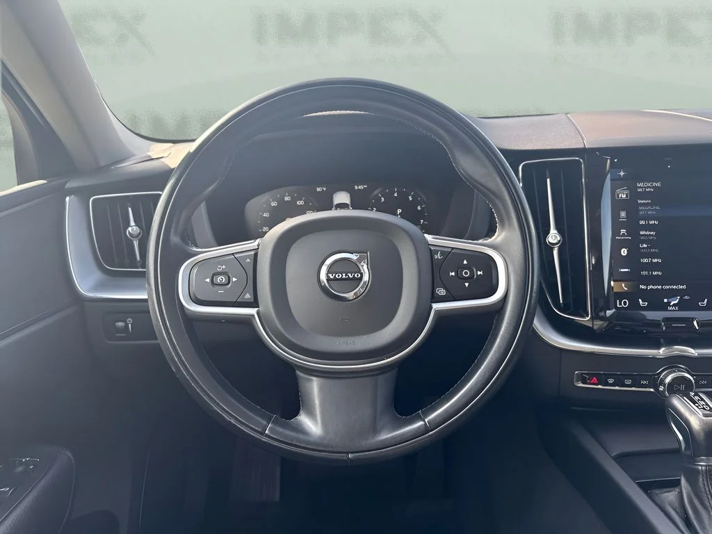 Used 2020 Black Volvo T5 Momentum image 9