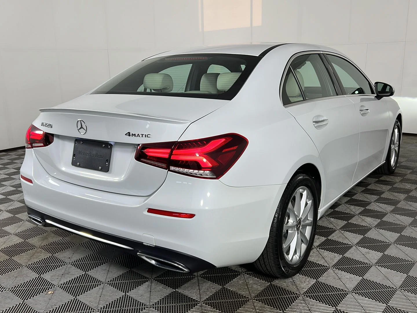 Used 2020 Digital White Pearl Metallic Mercedes-Benz A 220 image 19