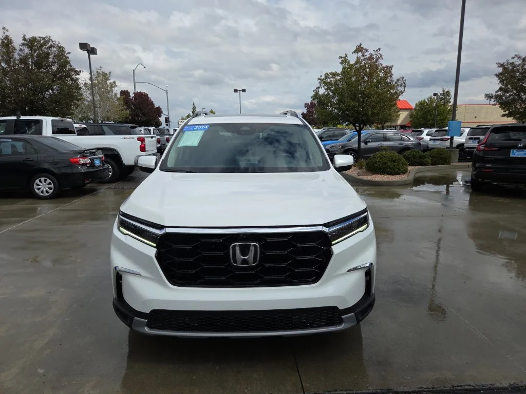 Certified Used 2024 Platinum White Pearl Honda AWD ELITE image 2