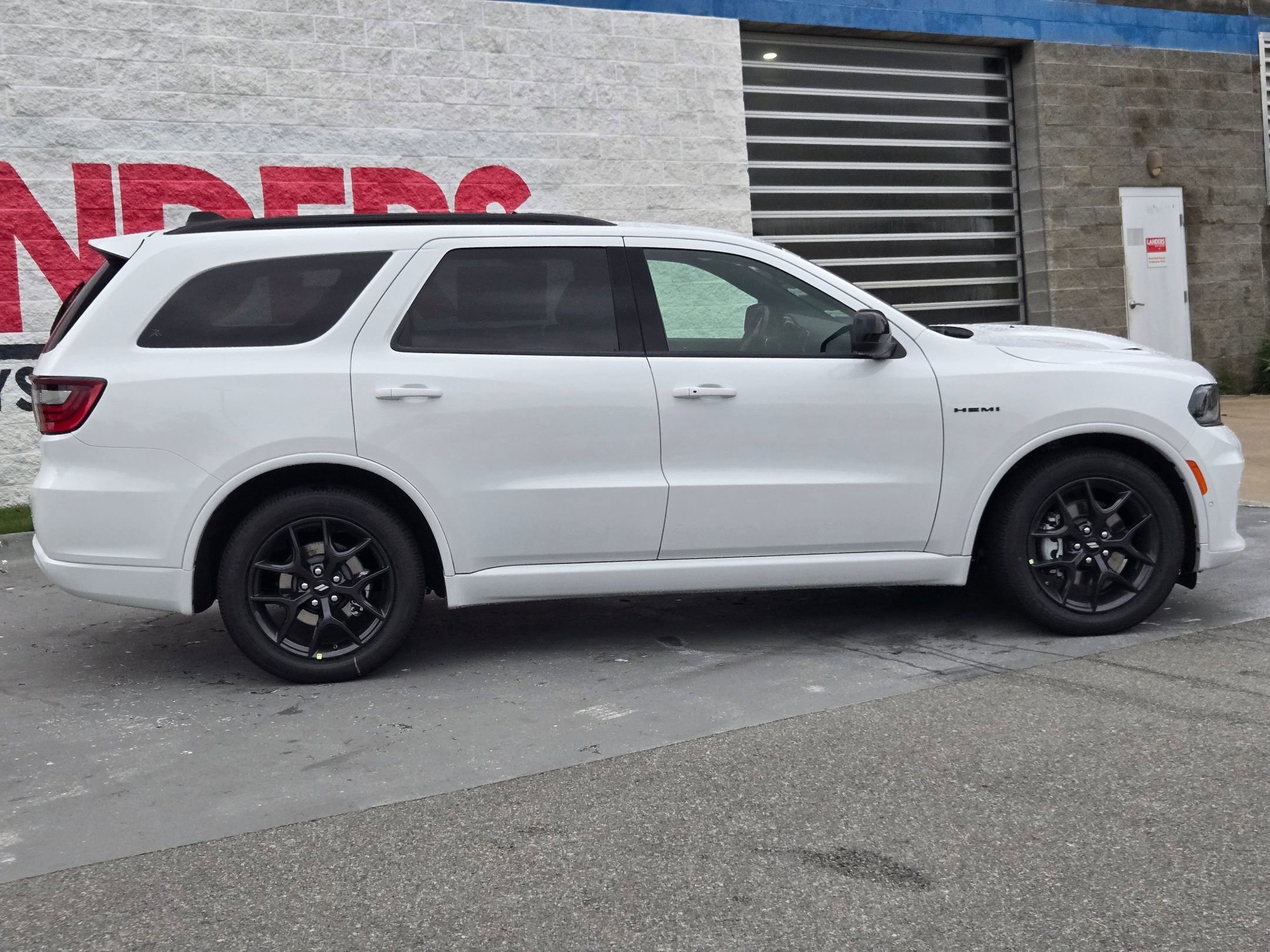 New 2026 White Knuckle Clear-Coat Exterior Paint Dodge GT HEMI V8 image 8