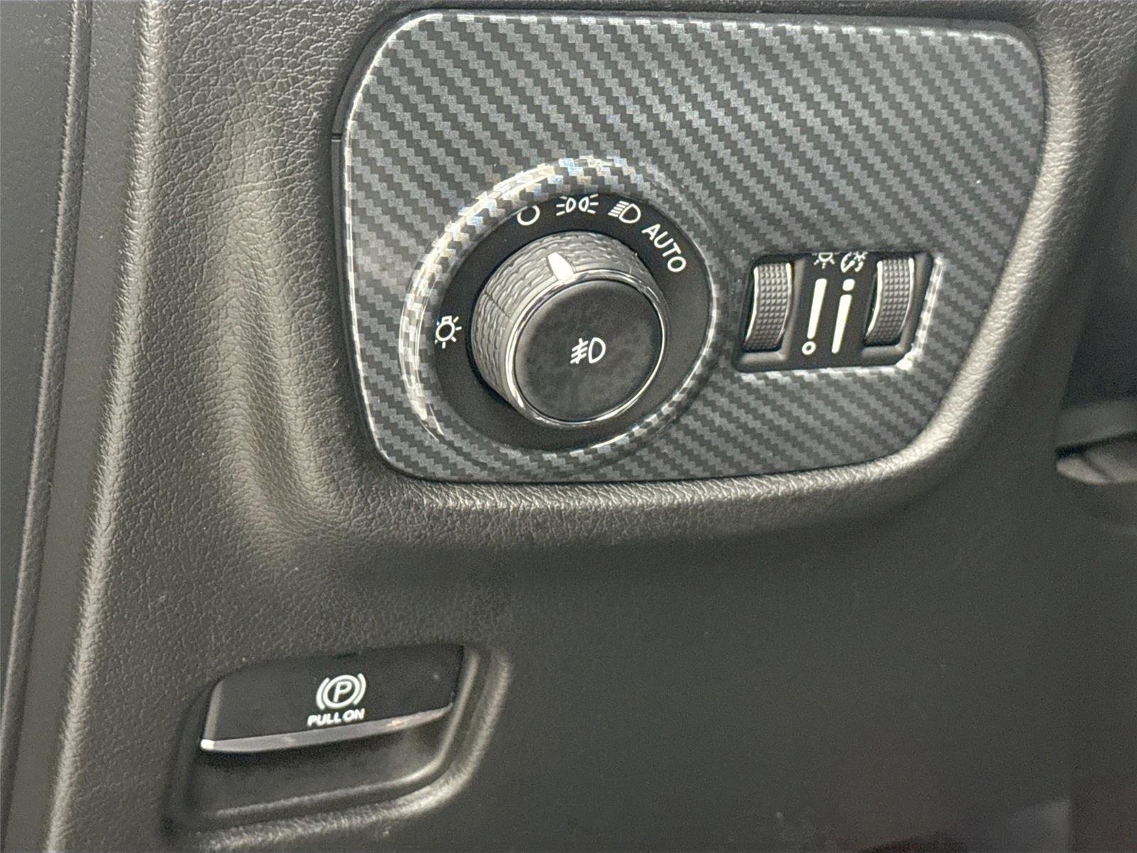Used 2022 Velvet Red Pearlcoat Jeep Overland image 16