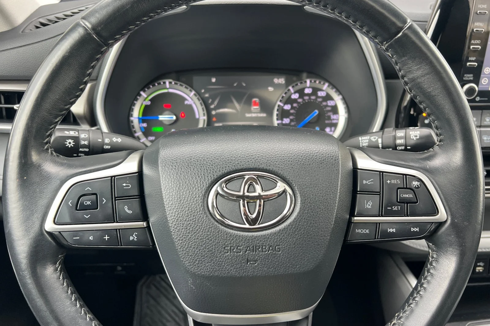 Used 2022 Moon Dust Toyota Hybrid XLE image 27