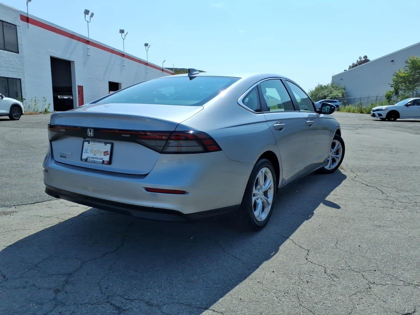 Certified Used 2023 Lunar Silver Metallic Honda LX image 4