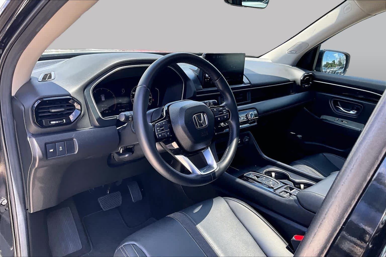 Used 2024 Crystal Black Pearl Honda Touring image 17