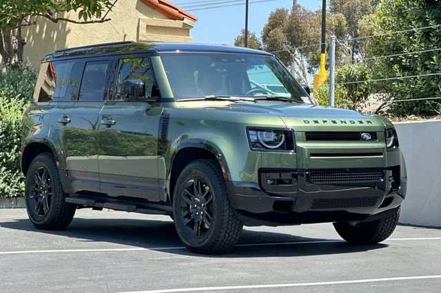 New 2026 Woolstone Green Land Rover X-Dynamic SE image 7