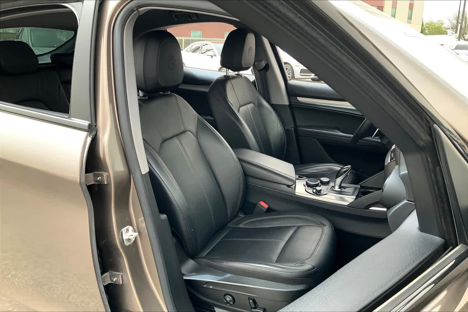 Used 2019 Imola Titanium Metallic Alfa Romeo Sport image 9