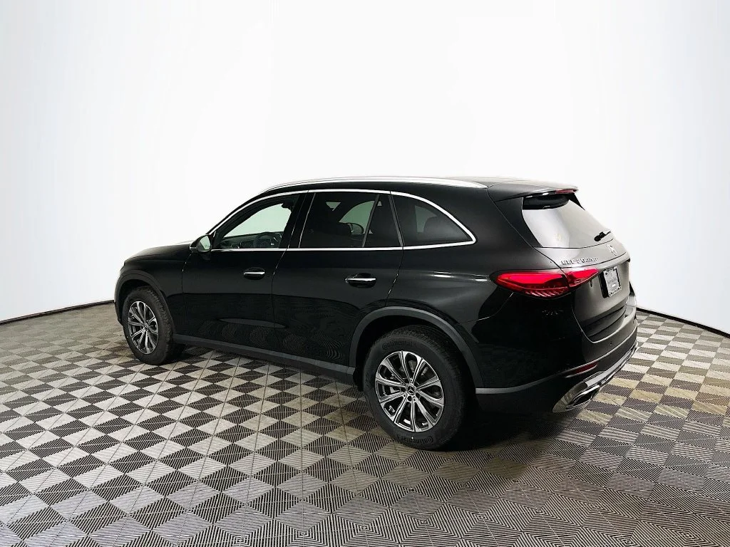 Used 2026 Black Mercedes-Benz GLC 300 image 4