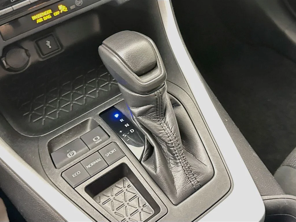 Used 2020 White Toyota LE image 20