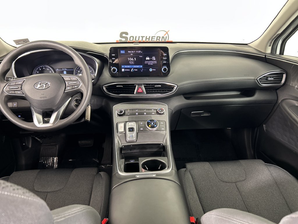 Used 2023 White Hyundai SE image 18