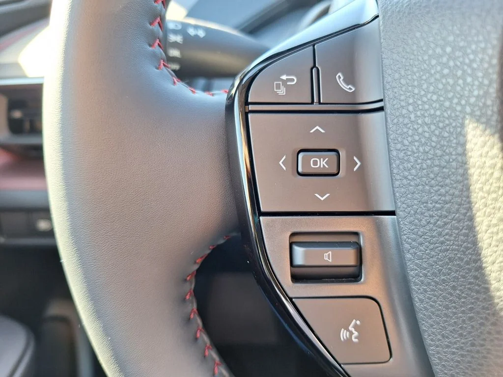 2026 Toyota Prius Plug-in Hybrid SE - Photo 25