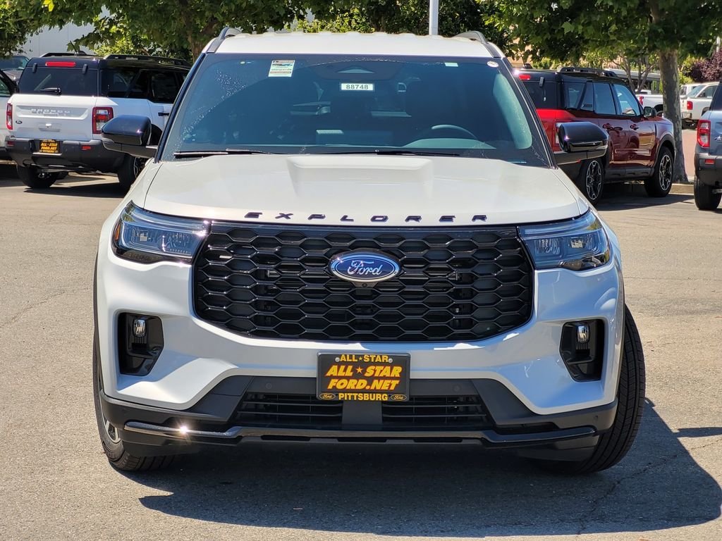 New 2026 Space White Metallic Ford ST-Line image 2