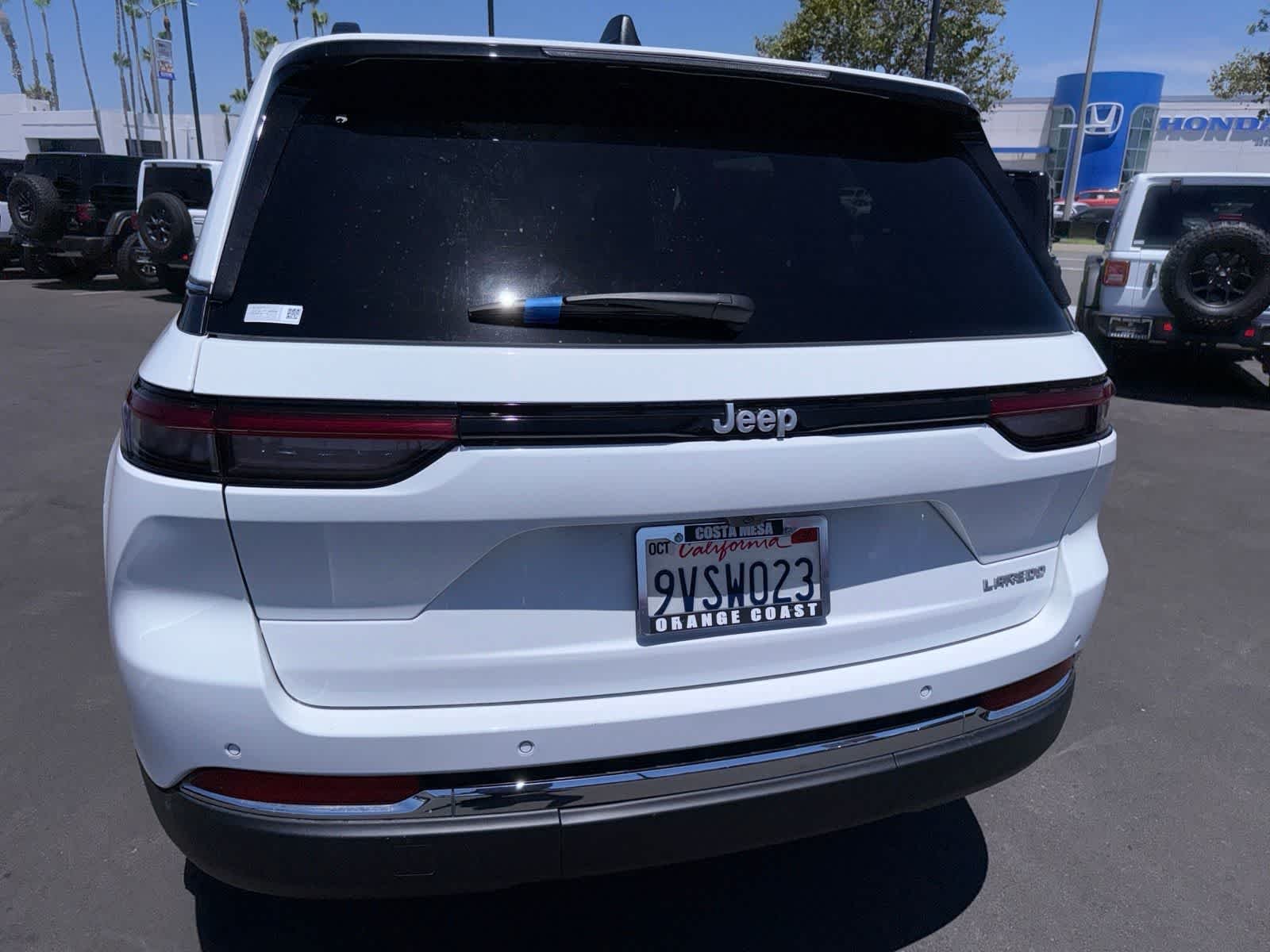 Used 2025 Bright White Clearcoat Jeep Laredo X image 18