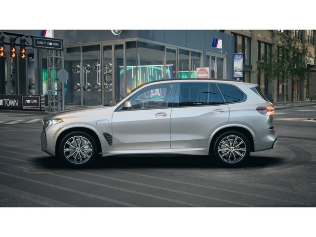 New 2026 Skyscraper Grey Metallic BMW xDrive50e image 4