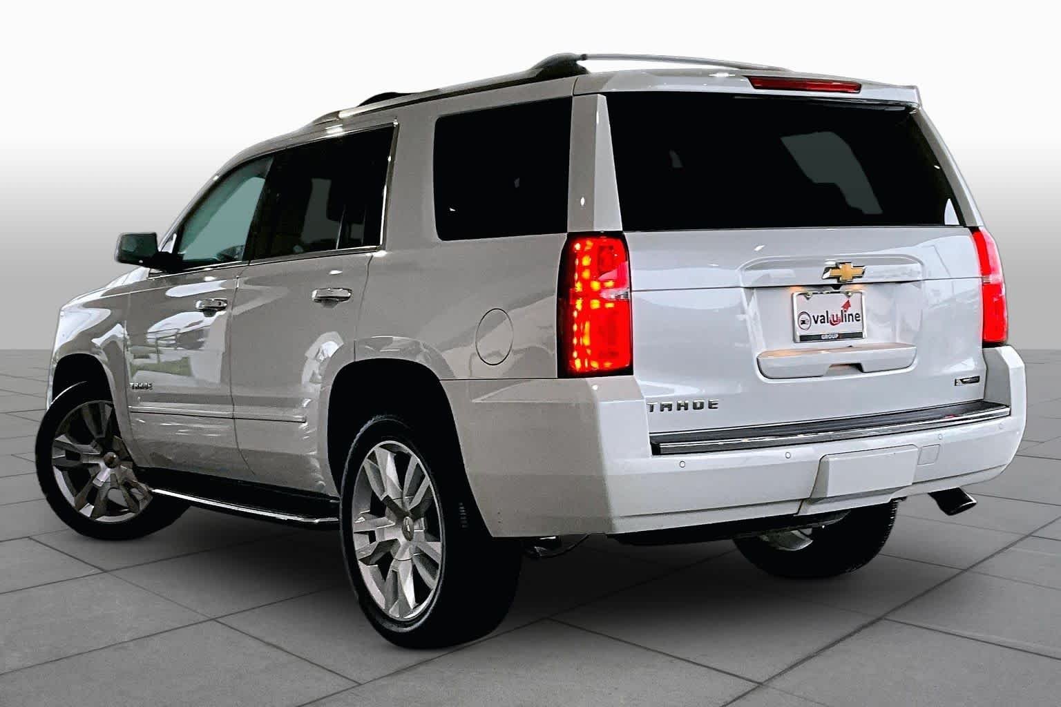 Used 2017 Iridescent Pearl Tricoat Chevrolet Premier image 12