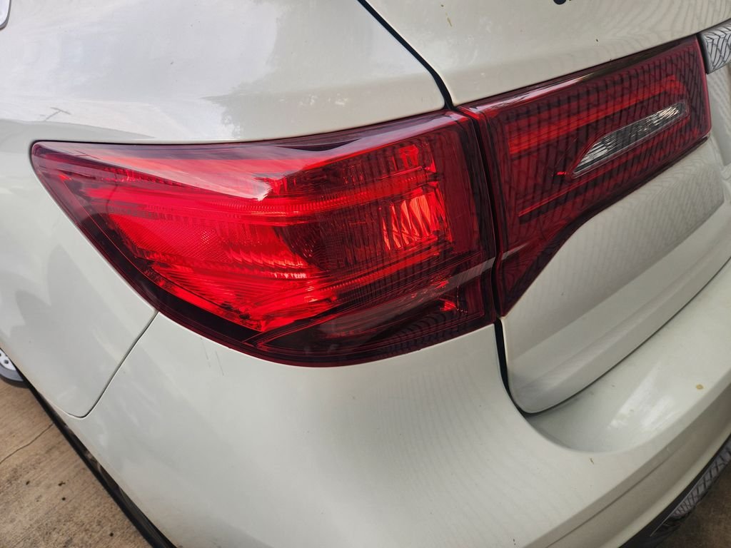 Used 2017 White Diamond Pearl Acura w/Technology Pkg image 8