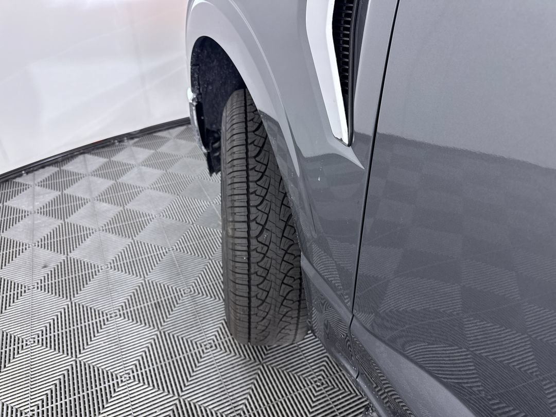 New 2026 Carbonized Gray Metallic Ford XLT image 28