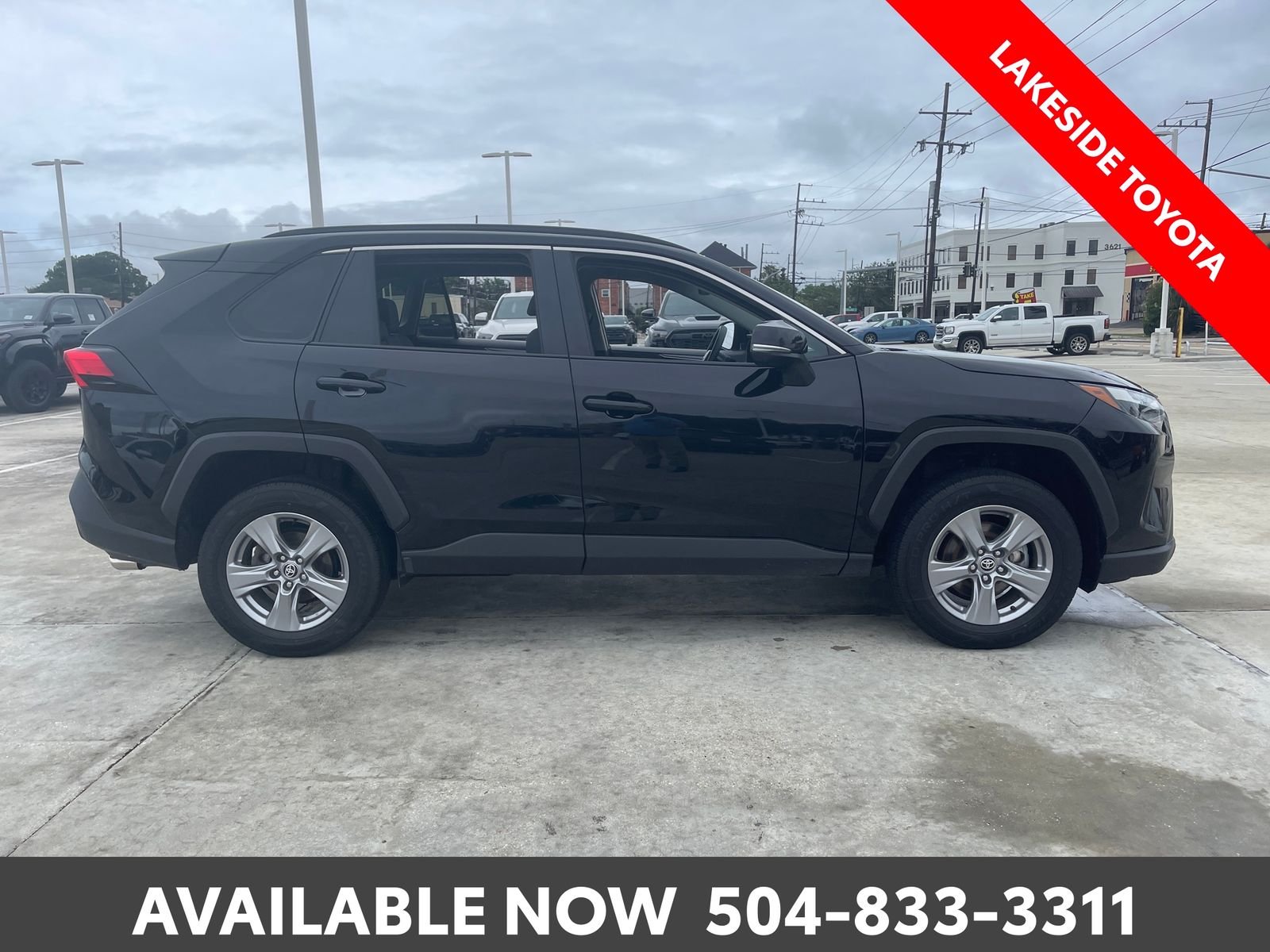 2024 Toyota RAV4 XLE - Photo 6
