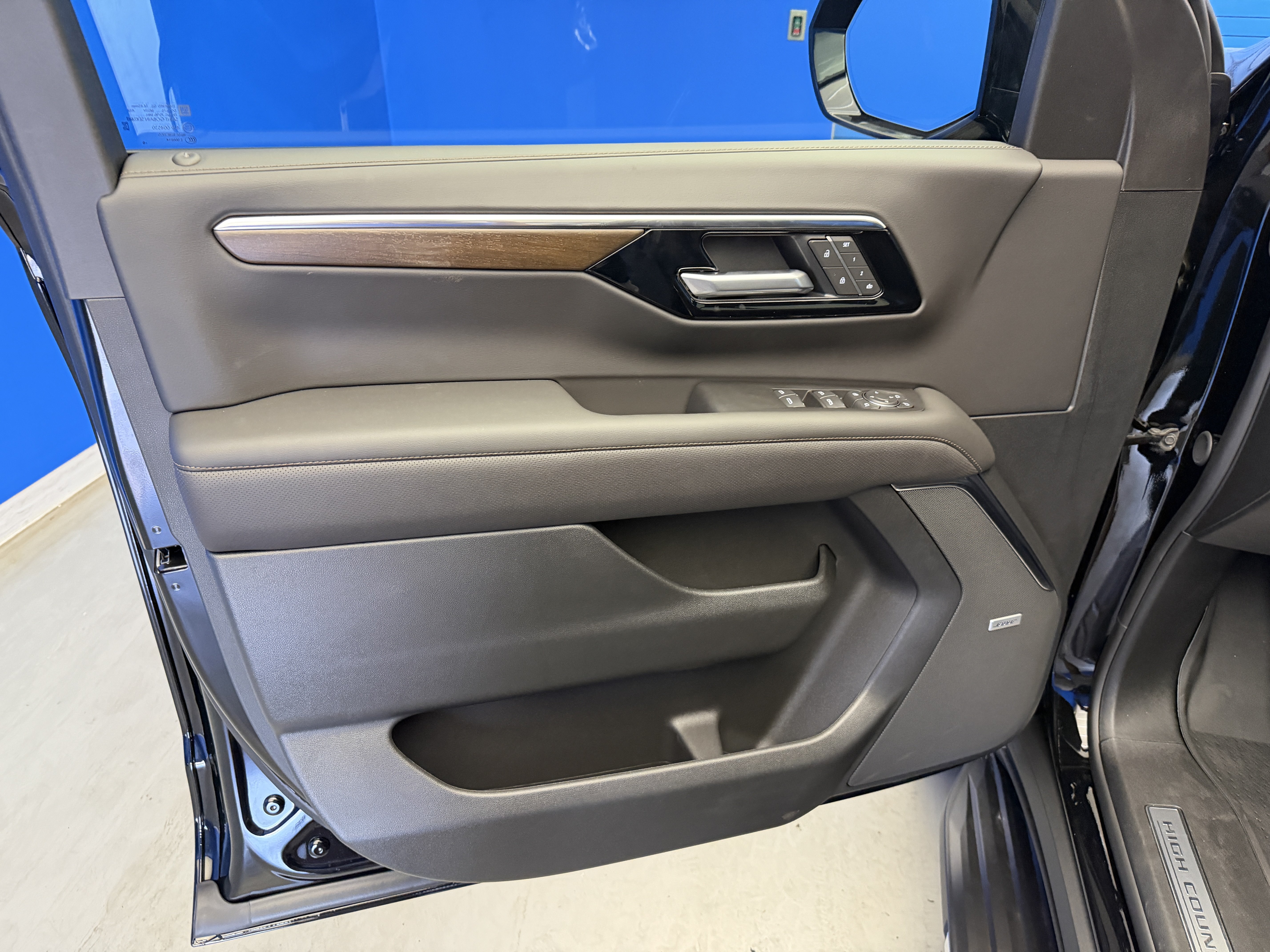 2026 Chevrolet Suburban High Country - Photo 10