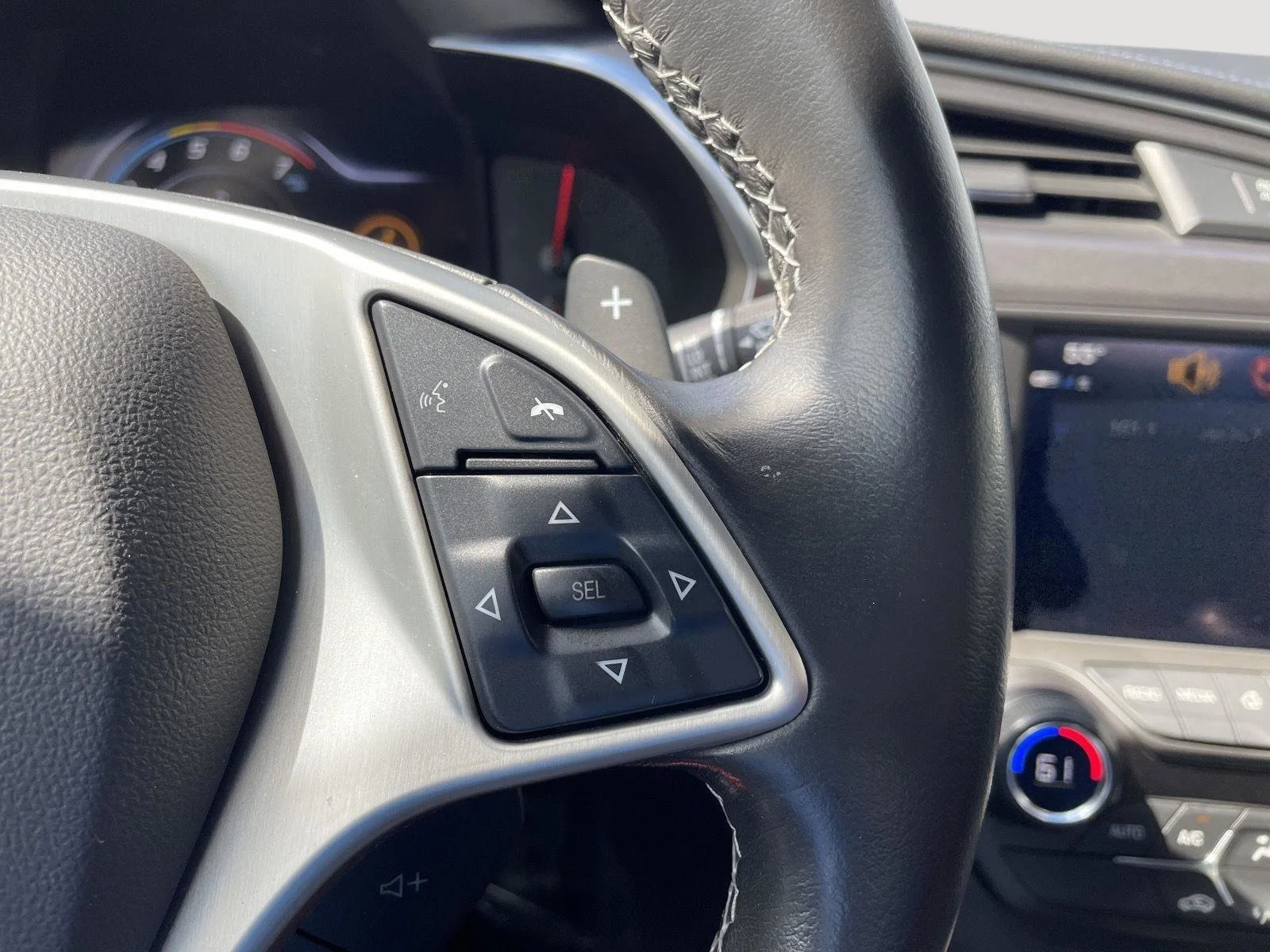Used 2018 Arctic White Chevrolet 1LT image 20