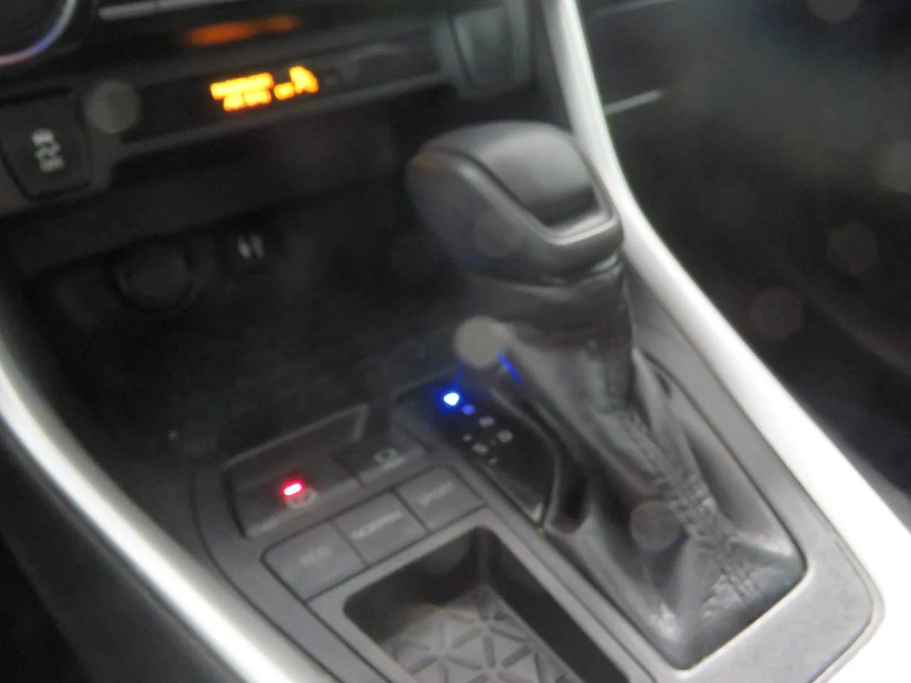 Used 2019 Super White Toyota LE image 16
