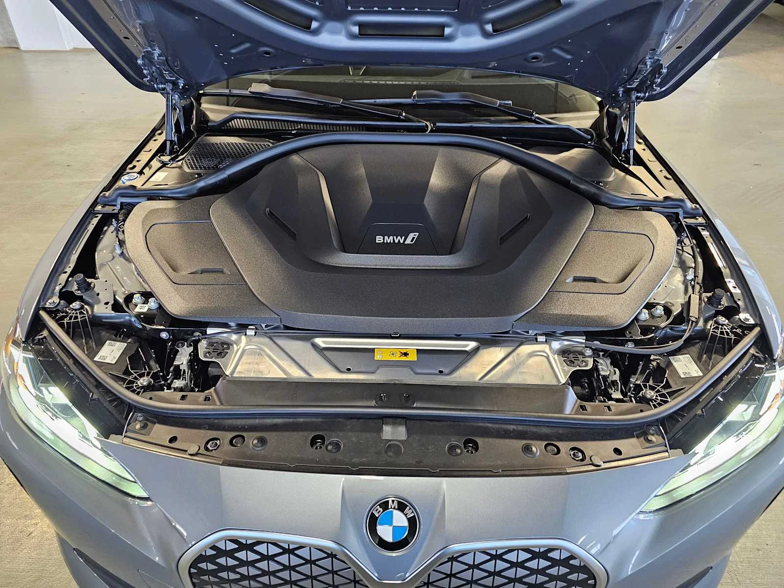 New 2026 Skyscraper Grey Metallic BMW xDrive40 image 9