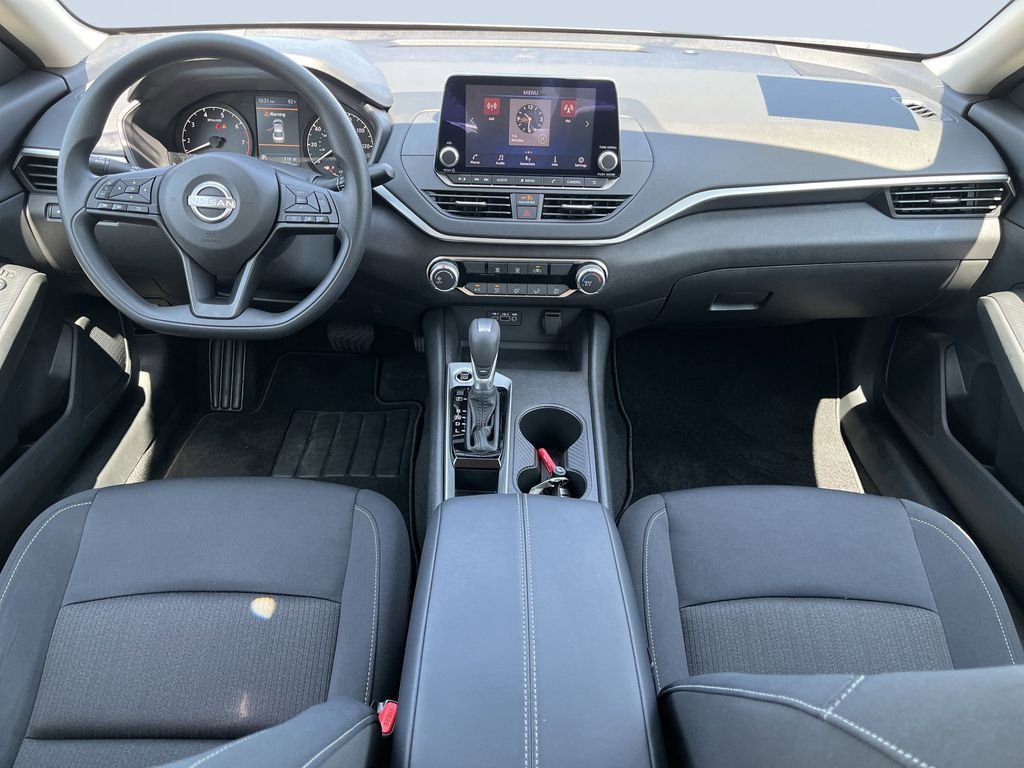 Used 2025 Glacier White Nissan 2.5 S image 12