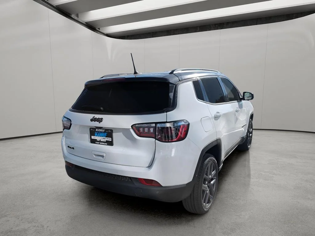 New 2026 Bright White Clear-Coat Exterior Paint Jeep Limited Altitude image 5