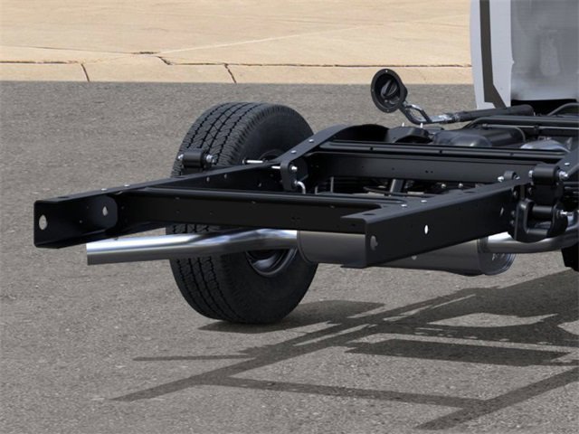 New 2025 Summit White Chevrolet 1WT image 14